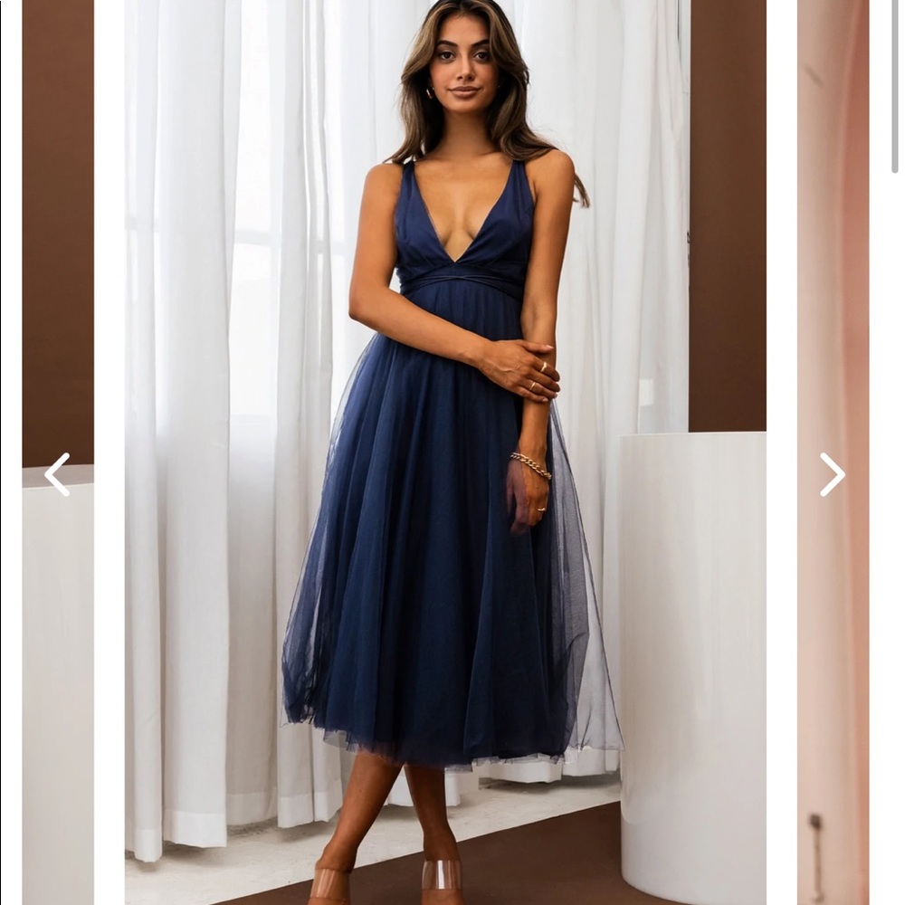 Selfie Leslie Plunging neckline midi dress navy sz small/au8